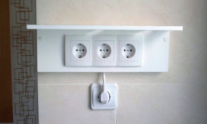 Mueble con dispositivo de corriente
