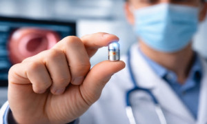 La píldora luminosa que podría reemplazar las colonoscopias y revolucionar el diagnóstico intestinal