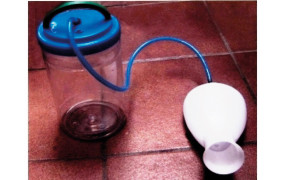 Dispositivo para facilitar la operación de orinar de personas con algún tipo de dependencia