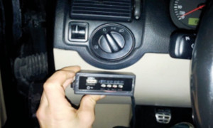 Entrada auxiliar universal para automóviles